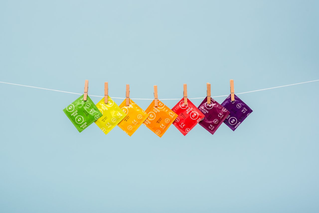 7 daqsijiet differenti tal-kondoms minn Mister Size fuq il-linja tal-ħwejjeġ